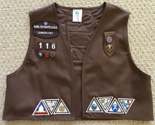 Girl Scout Brownie Large Vest with 18 patches & 5 pins In Excellent Condition.