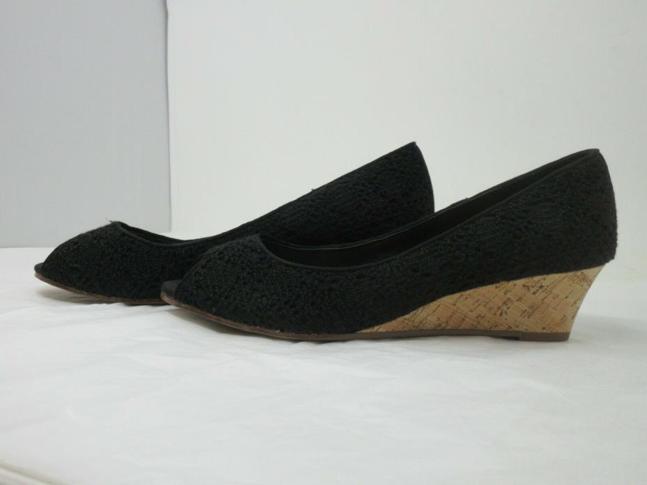 Kelly & Katie. Women's Black Wedge. Lace Open Toe Shoes Size 8. Good Condition.