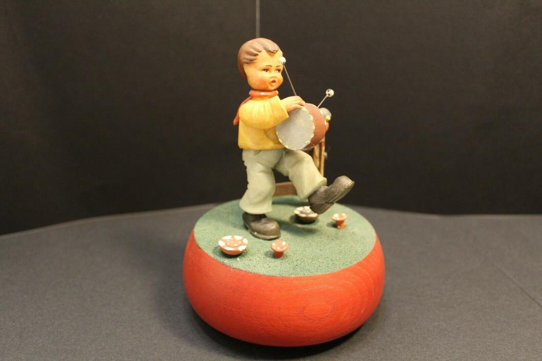 Vintage ANRI - Drummer Boy plays Camelot music box