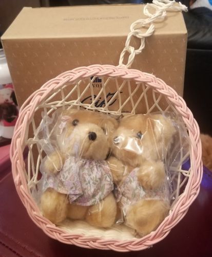 Avon Beary Much In Love Teddy Bear Bears Hanging Wicker Basket New in box Decor