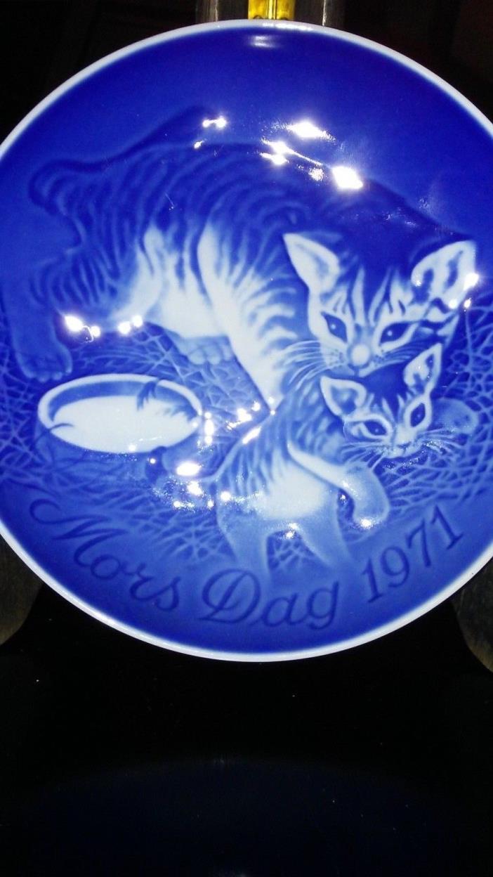1971  Bing Grondahl Mothers Day Plate Mother Cat and babies