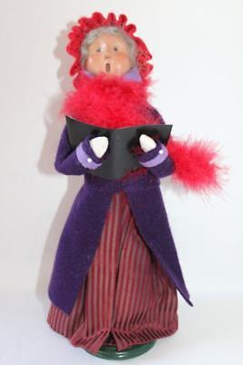 BYER'S CHOICE 2004 The Carolers Lady in Purple Coat & Red Marabou Signed 13