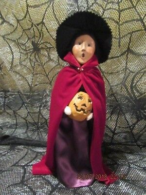 BYERS CHOICE 2009 HALLOWEEN WOMAN WITCH WITH JACK-O-LANTERN SIGNED
