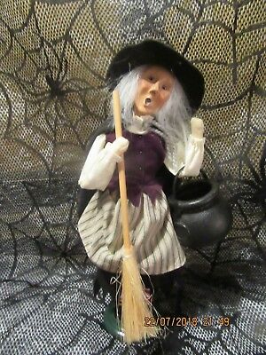 BYERS CHOICE 2001 HALLOWEEN ADULT WITCH HOLDING BROOM