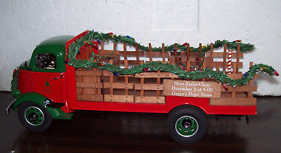 1:24 Danbury Mint 1930's Christmas Truck with Working Lights
