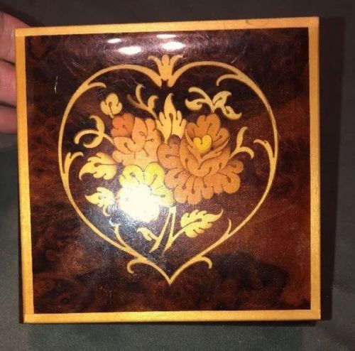 Vintage Reuge Music Box Heart  Inlay Wooden Italy Windup 5-1/4” Across A3