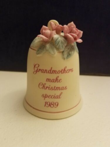 1989 Carlton Cards Inc. Grandmothers Make Christmas Special Bell Ornament
