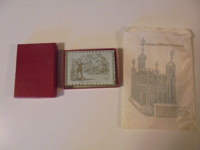 PAPER WEIGHT OFFICE SUPPLY SOUVENIR GREAT BRITAIN ROBIN HOOD AND OAK