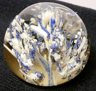 Beautiful Vintage Art Glass Paperweight / Unmarked / 2 3/4