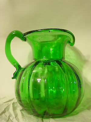 EMERALD GREEN ART GLASS PITCHER MELON RIBBED APPLIED HANDLE PONTAIL 5 X 4.5