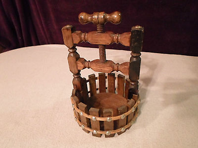 Solid Wood Well & Nut Cracker/Plant Pot Planter Christmas Wishing Decoration 10