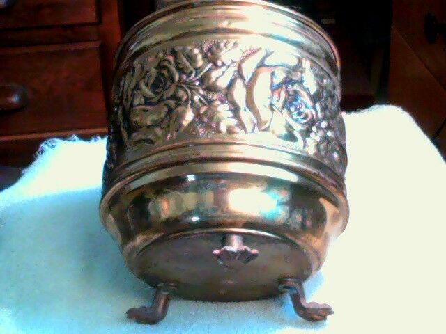 Vintage 3 Claw Footed Rose Embossed Round Brass Flower Planter Pot ENGLAND