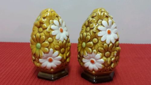 Vintage Fred Roberts Daisy Salt and Pepper Shakers Japan