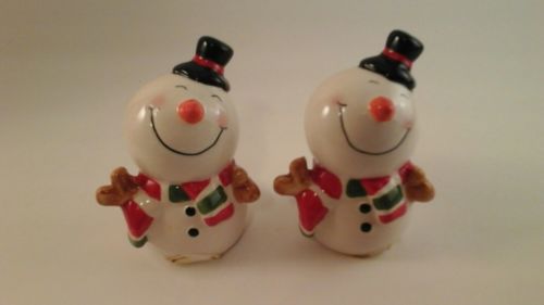 Happy  snowman  Christmas  salt and  pepper  shakers
