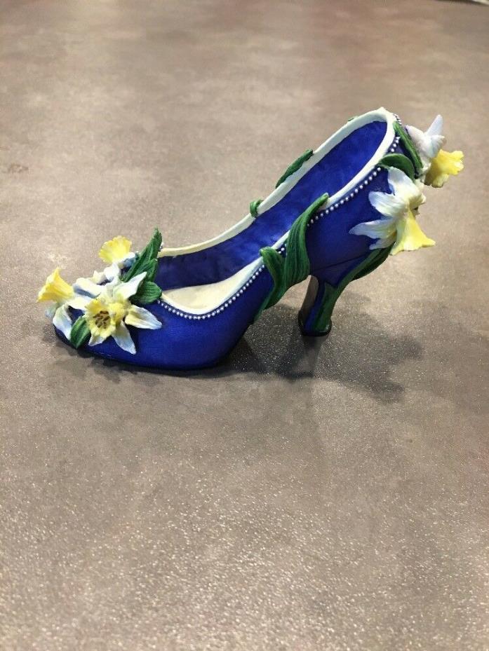 Willow Hall Floral Fantasy March “Daffodil” England Miniature Shoe