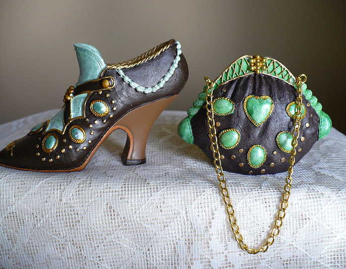 Collectible shoe coordinating purse set resin 3.5 in shoe gift Green stones brow
