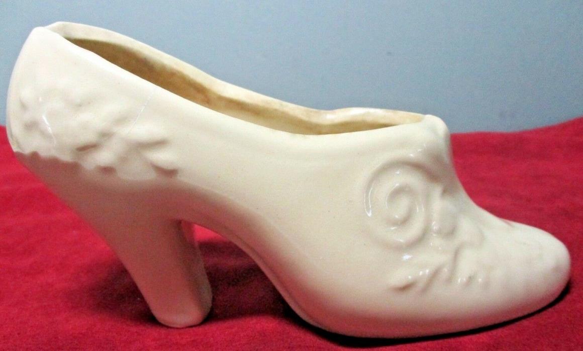 EUC Ivory Colored, Embossed PORCELAIN SHOE FIGURINE/SMALL PLANTER