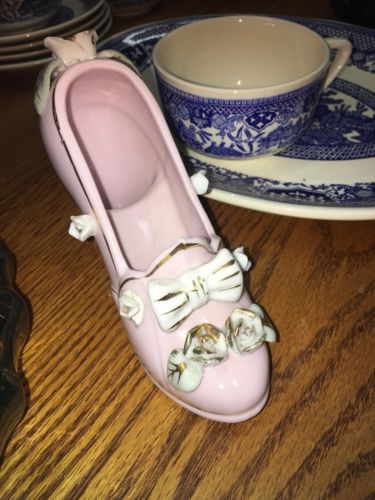 VINTAGE PORCELAIN  MINIATURE COLLECTIBLE HIGH HEEL SHOE MADE iN JAPAN
