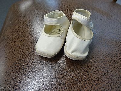 PAIR OF VINTAGE NEWBORN SHOES BY IDEAL **LEATHER** ESTATE SALE**