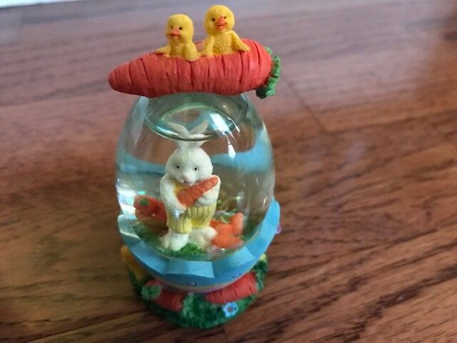 New in box Easter Bunny carrots Mini Snow Water Globe Dome Rabbit