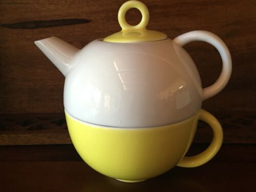Art Deco Porcelain Stackable Cup and Teapot w/ Lid from the Typo Mall Shop
