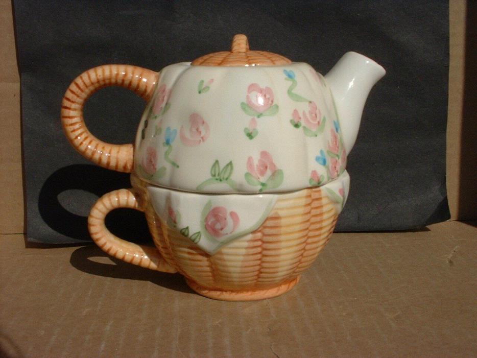 Single Serving Teapot & Cup-Basket Weave Pattern