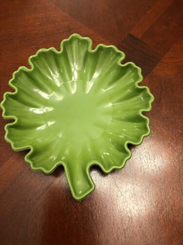 Vintage DELAGAR Plastic Green Leaf Candy Soap Ring Dish EUVC