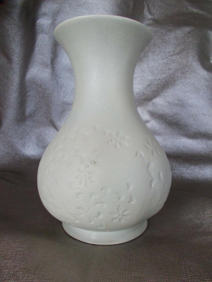 LUXMORE GROUP GREEN TEXTURED FLORAL PATTERN CERAMIC POTTERY VASE