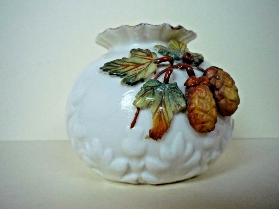 Small Maple Leaf Decorated Porcelain Pot