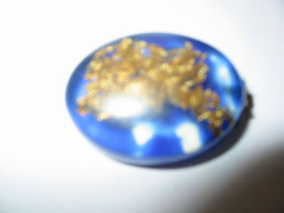 Vintage Pendant GOLD FLAKE in LUCITE RESIN blue approx 1 1/2''