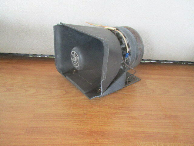 A* FEDERAL SIGNAL TS-100 AMPLIFIER SPEAKER DRIVER + MOUNTING PA CHP FIRE SIREN