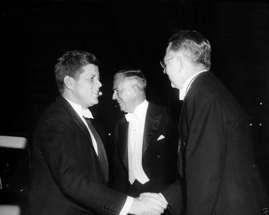 President John F. Kennedy attends Gridiron Club dinner 1961 New 8x10 Photo