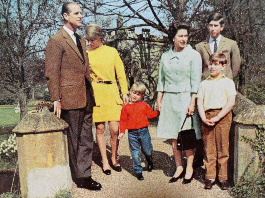 Vtg Postcard, Queen Elizabeth II, Royal Family, Corgi, Prince Philip, Charles, +