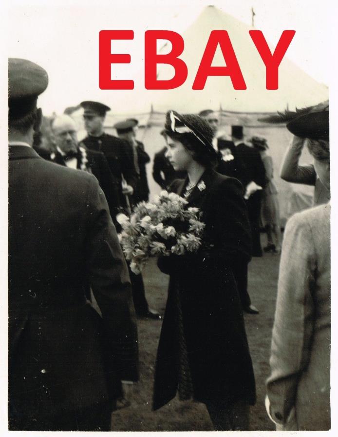 1945 RARE UNPUB PHOTO QUEEN MOTHER KING OF ENGLAND PRINCESS ELIZABETH ROYALS#4