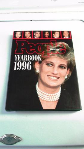 1996 People Weekly Yearbook Princess Diana OJ Friends Selena,J Roberts, Reeves