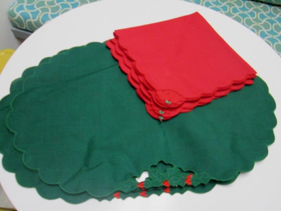 Vintage Christmas 1982  Placemats Place Mat Lot of 4 w/ Red Napkins Poinsettia