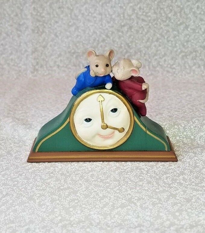 Hallmark 1995 In A Heart Beat Mouse Clock Christmas Ornament Collectible