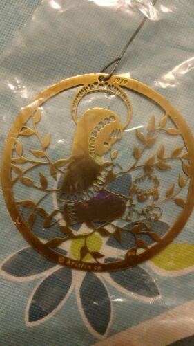 kristin kjorlaug 1979 gold praying girl ornament excellent vintage Xmas