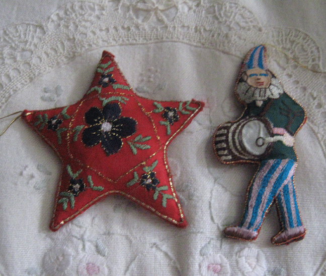 2 Silk Embroidered Double Sided Christmas ornaments Clown-Drummer & Red Star