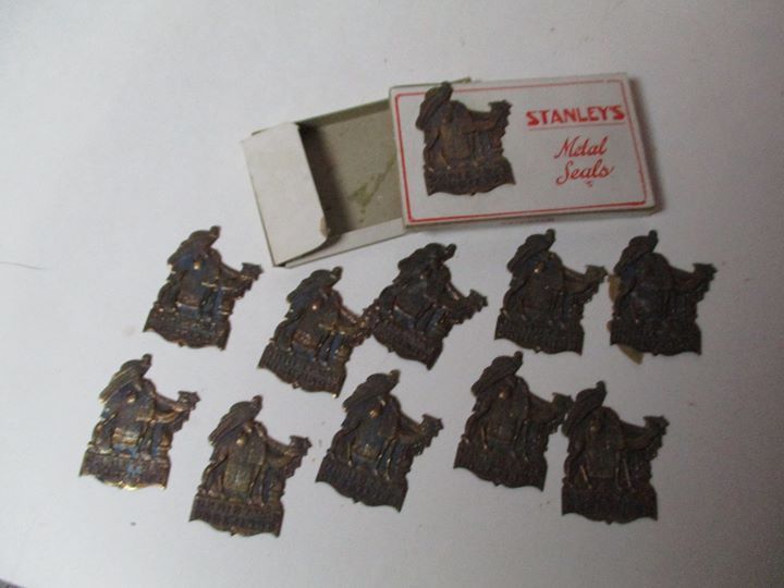 10 Vintage Christmas METAL Seals In Original Stanley's Box
