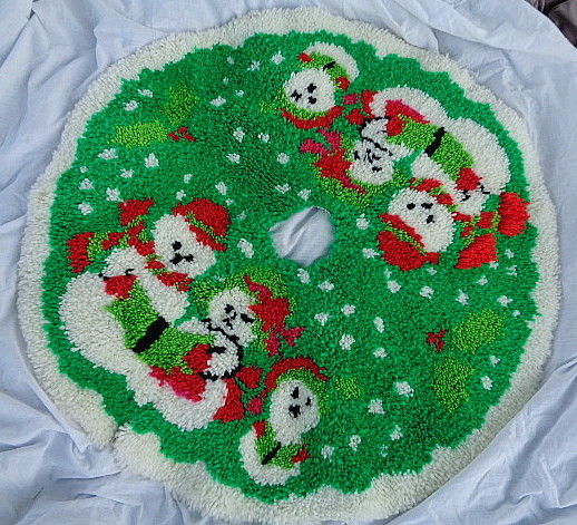 Vintage Christmas Snowman Family Tree Skirt Latch Hook