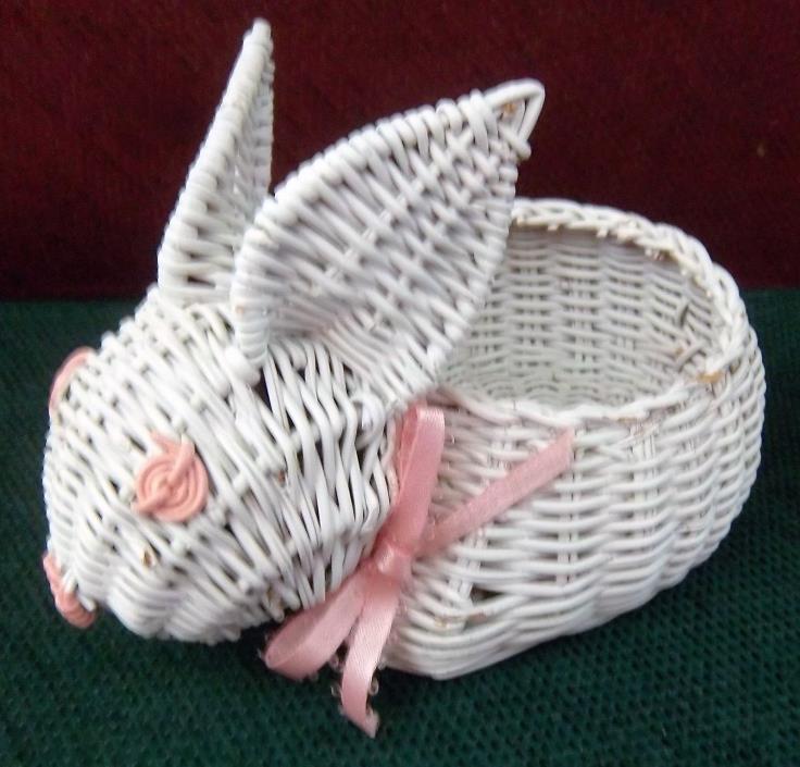WHITE WICKER BUNNY WITH PINK ACCENTS TRINKET OR CANDY HOLDER 3 1/2