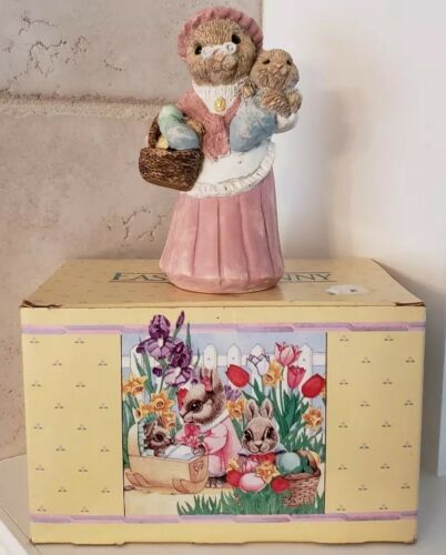 Vtg. 1988 United Design The Easter Bunny Family Momma Rabbit W/ Bonnet W/ Box