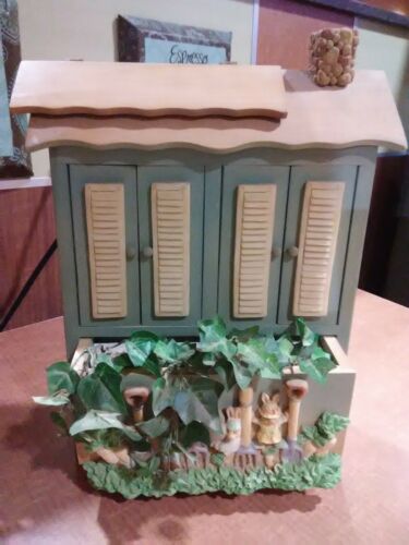 Russ Berrie & Co Inc Rabbit Garden Doll House W/ Ceramic Bunnies SEE SCANS