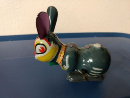 Vintage Wind Up Tin Hopping Gray Bunny Rabbit w/ Carrot Japan 4