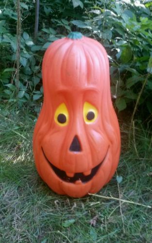 1 BLOW MOLD HALLOWEEN Smiling JACK O LANTERN sorry no light cord came with it?