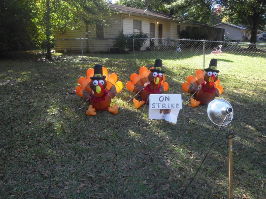 3' INFLATABLE THANKSGIVING TURKEY