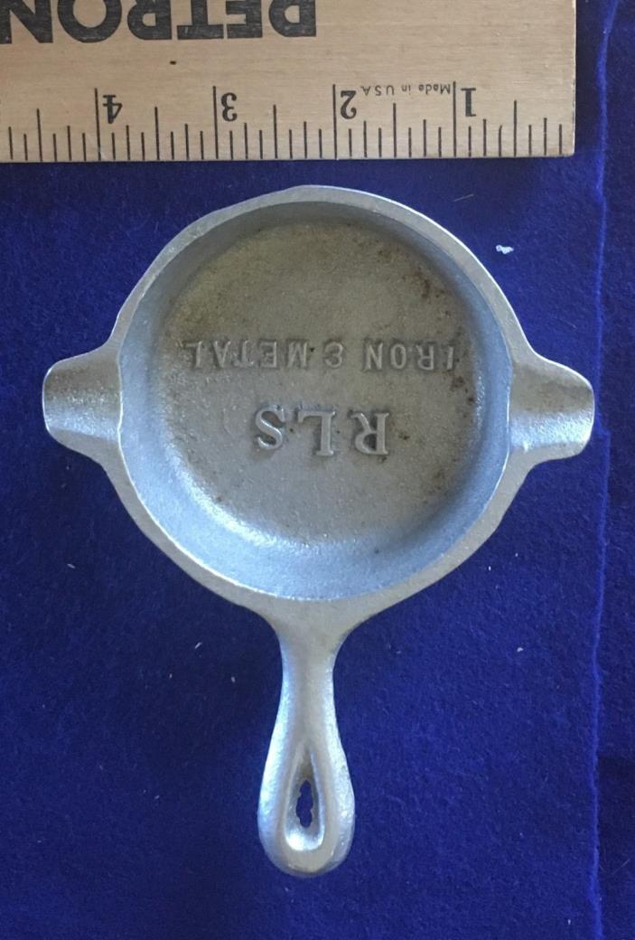 ALUMINUM ASHTRAY SKILLET SHAPE RLS IRON & METAL