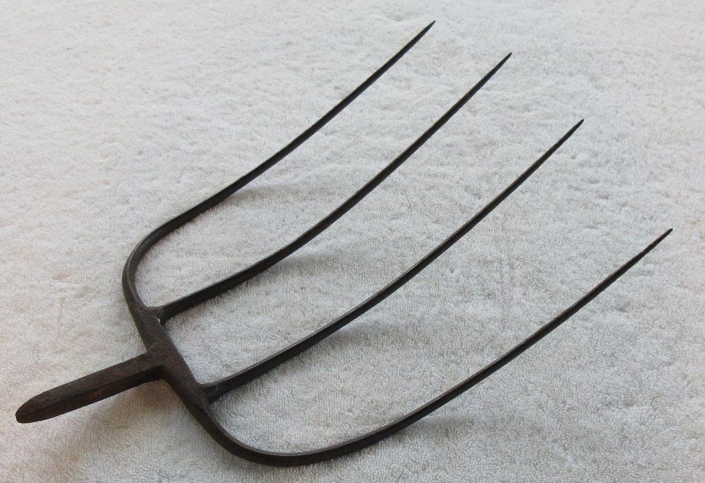 4 Prong - PITCH FORK Rusty RAKE HEAD - 1940'S Hay, Straw etc - Great Wall Decor