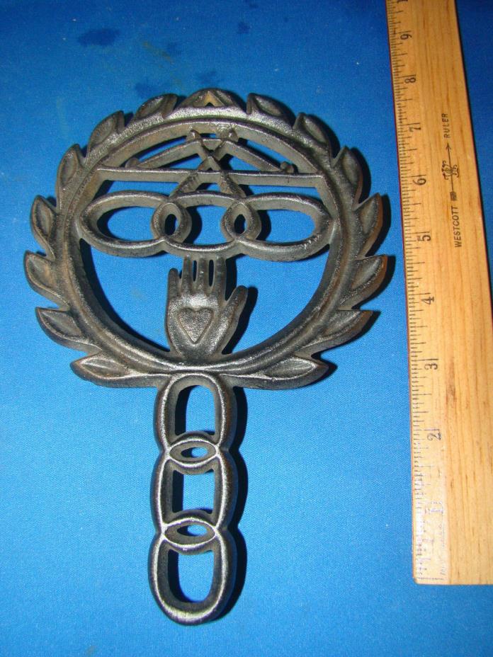 Wilton Cast Iron Trivet Odd Fellows Heart Hand Metal Hot Plate @6